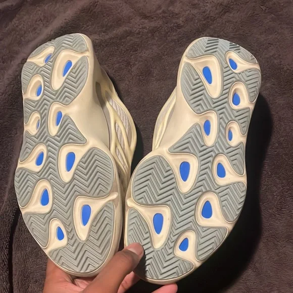 700 - Picture 4 of 5